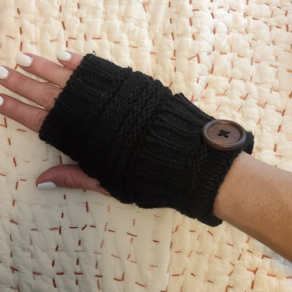 2 Pack Fingerless Gloves 🧤 - Picture 3 of 3